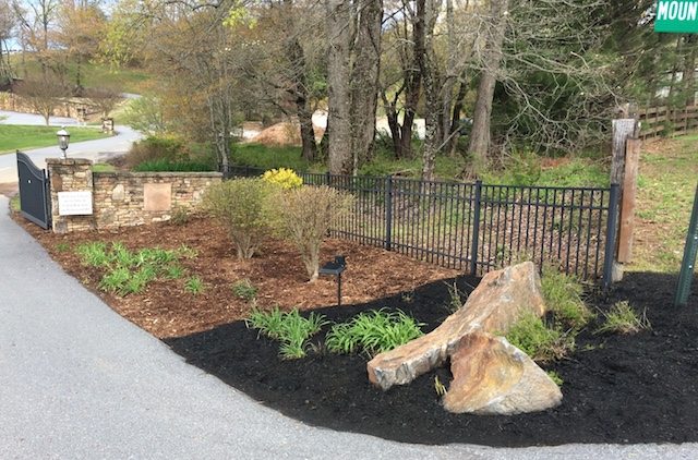 Endurant colorants provide color throughout New England & throughout the seasons, sprucing up mulch without the risk to plant health of over-mulching & boosting natural turfgrass color for consistency.